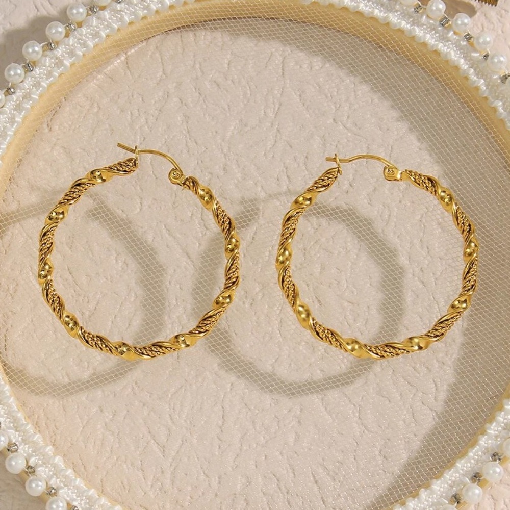 NEW 18K GOLD TWISTED WAVE CIRCLE HOOP EARRINGS, NICE EARRINGS, CUTE EARRINGS - Picture 4 of 6